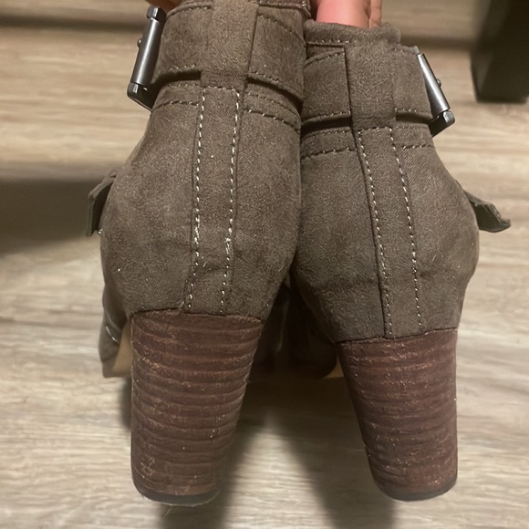 Olive green boots - Picture 2 of 4